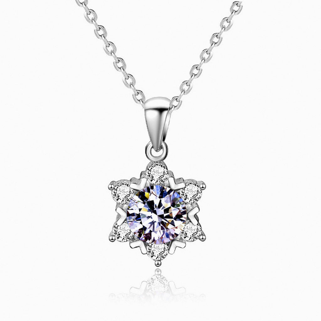 Collier Marguerite : solitaire moissanite 1 carat entouré d'une corolle de six moissanites, argent 925 or blanc 18K