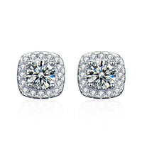 Kouchta Puces Carrées Halo : paire de moissanites sur cadre carré pavé, argent 925 or blanc 18K