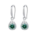 Boucles goutte moissanite verte sur fond blanc