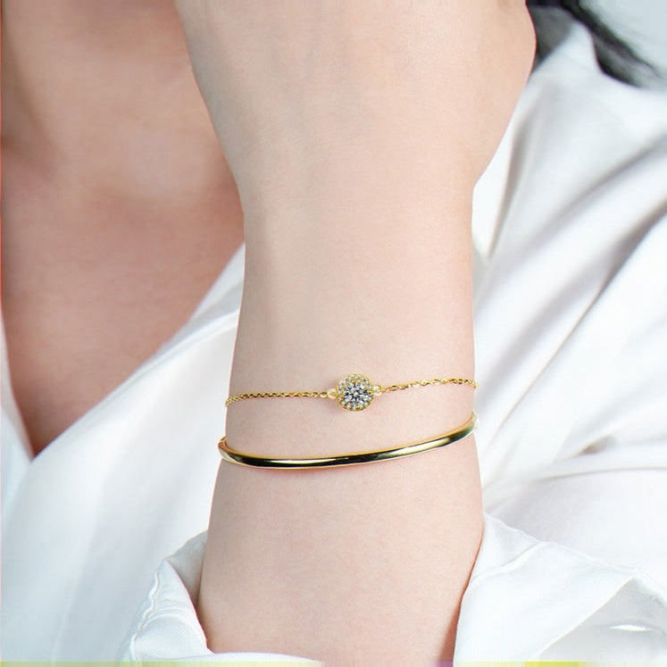 Kouchta Bracelet Duo porté au poignet, finition or blanc 18K