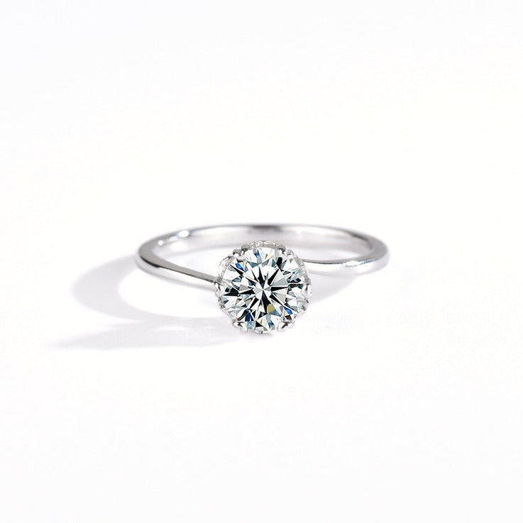 Kouchta — Solitaire six griffes flocon, moissanite 1 carat, argent 925 or blanc 18K