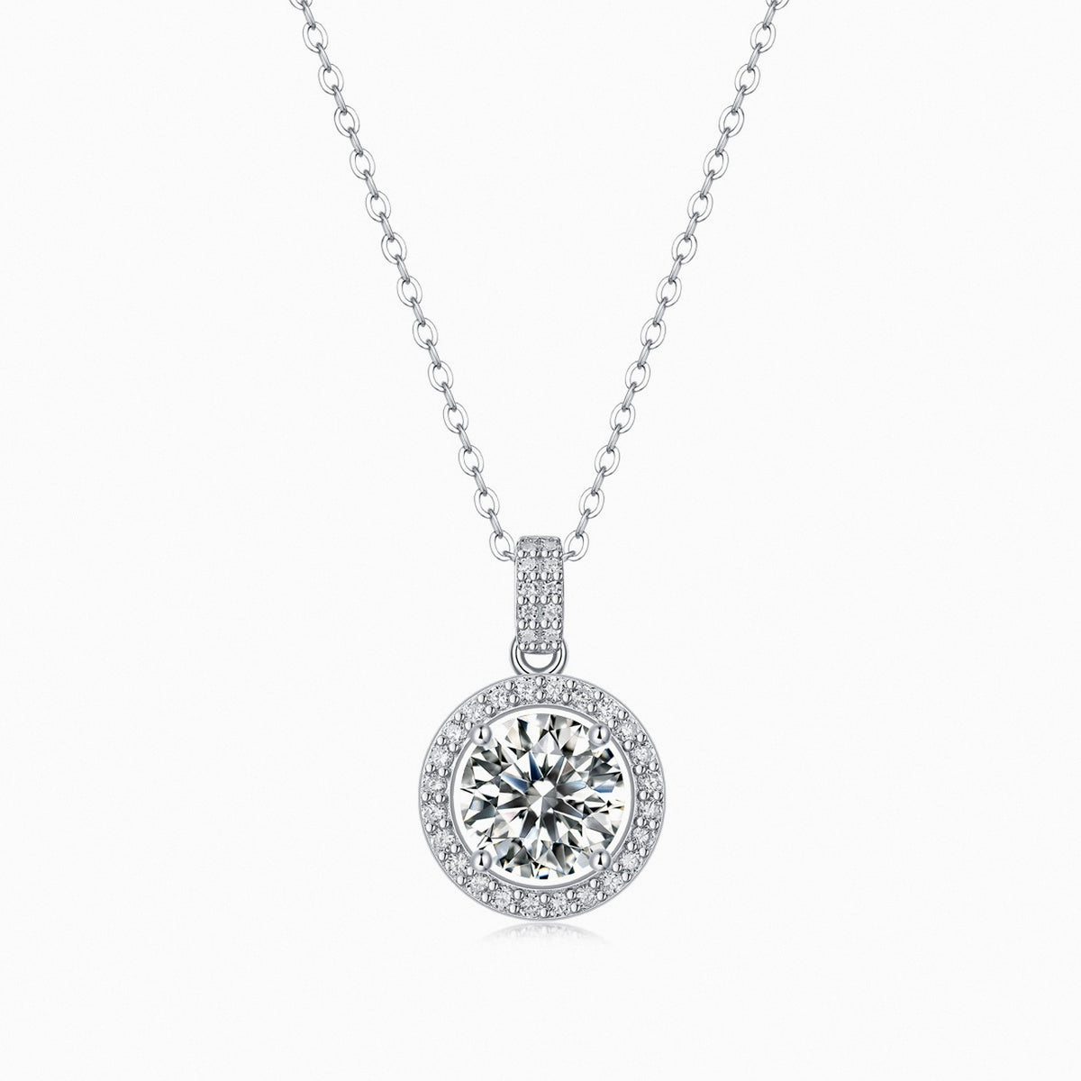 Collier halo rond sur fond noir