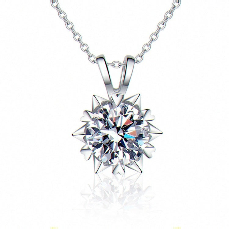 Kouchta Collier Étoile Six Branches : serti étoile aux pointes terminées en cœurs, studio fond blanc