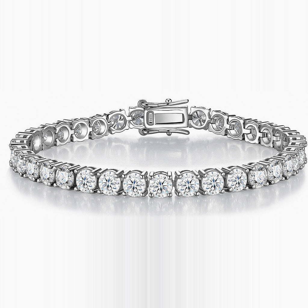Tennis Signature Huit Kouchta — bracelet moissanite argent 925, vue studio avec fermoir