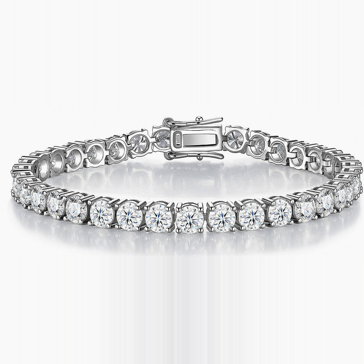 Tennis Signature Huit Kouchta — bracelet moissanite argent 925, vue studio avec fermoir