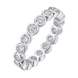 Kouchta Jonc Éternité : héros studio fond blanc, dix-huit moissanites en rang continu, argent 925 or blanc 18K