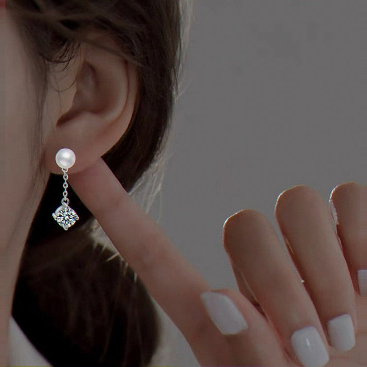 Kouchta Pendantes Perle & Moissanite portée à l'oreille, chaînon articulé