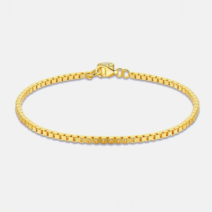 Kouchta Tennis Fine Dorée : chaîne maille carrée or jaune 18K sur argent 925, station moissanite au fermoir