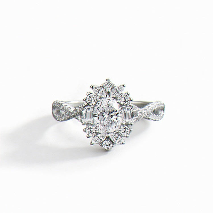 Kouchta — Solitaire ovale halo fleuri, moissanite 1 carat, argent 925 or blanc 18K