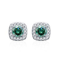 Puces carrées moissanite verte sur fond blanc