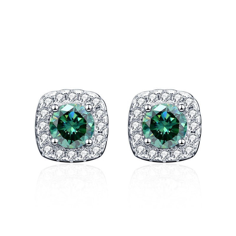 Puces carrées moissanite verte sur fond blanc