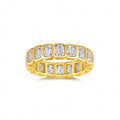 Kouchta Alliance Octogone — alliance éternité vue de face, rangée continue de moissanites coupe émeraude, or jaune 18K, studio blanc