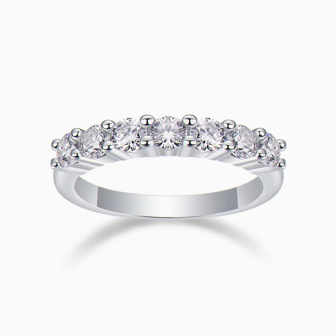 Kouchta Bague Sept Moissanites : héros studio fond blanc, anneau ouvert et sept moissanites, argent 925 or blanc 18K