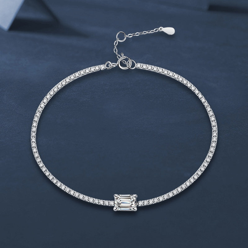 Bracelet Aurore Kouchta en cercle, fermoir mousqueton et chaînette d'extension avec pendentif goutte