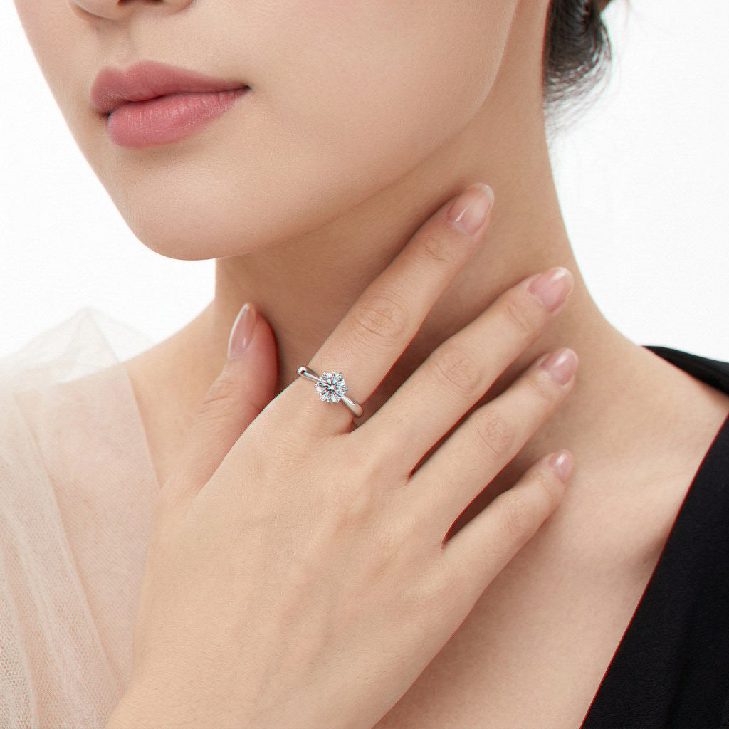 Kouchta — Solitaire six griffes classique, moissanite D, argent 925 ajustable
